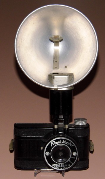 Vintage Flash-Master Camera & Flash Gun, Bakelite Viewfinder Camera Sold By Seymour Sales Co., Chicago, Uses 127 Film (13521836904)