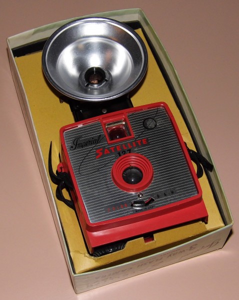 Vintage Imperial Satellite 127 Flash Camera, An Inexpensive Plastic Camera Produced Beginning In 1961 By The Herbert George Camera Company Of Chicago (16222288788)