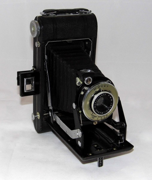Vintage Kodak Vigilant Six-16 Film Camera, Uses 616 Film, Made In USA, Original Price - 42.50 USD, Produced From 1939 - 1942 (17019625907)