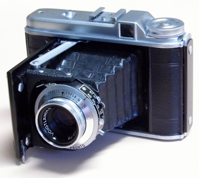 Vintage Voigtlander Perkeo I 6x6 Folding Camera, Vaskar 75mm f4.5 Lens, Made In Germany, Circa 1952 - 1955 (14991531750)
