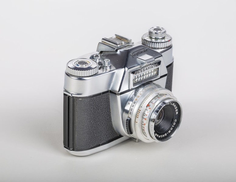Voigtländer-Bessamatic-01