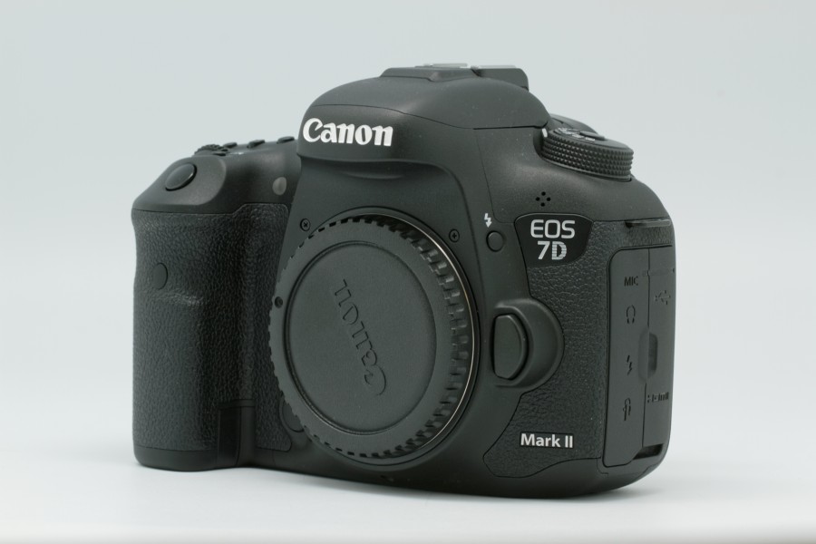 WikiGrenier - Canon EOS 7D Mark II 02
