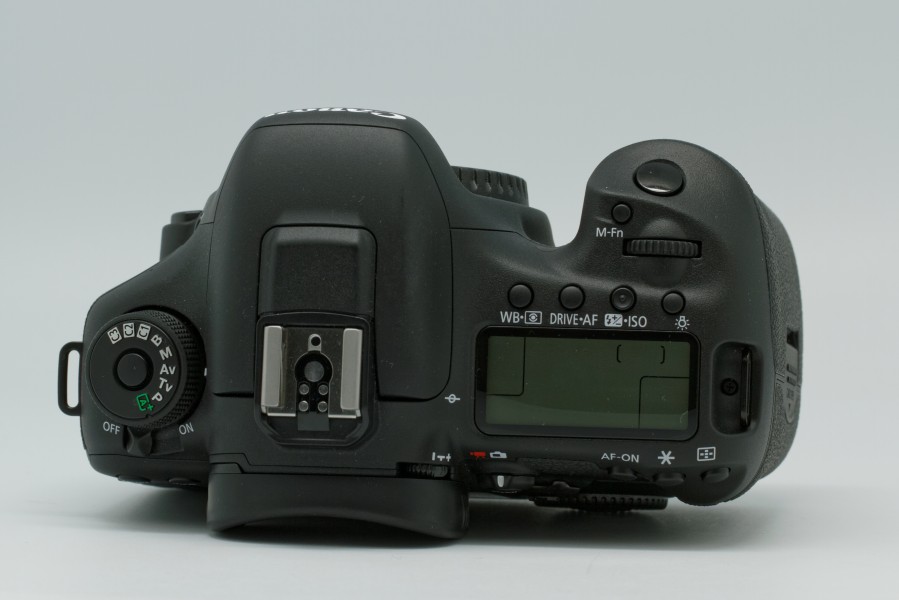 WikiGrenier - Canon EOS 7D Mark II 04