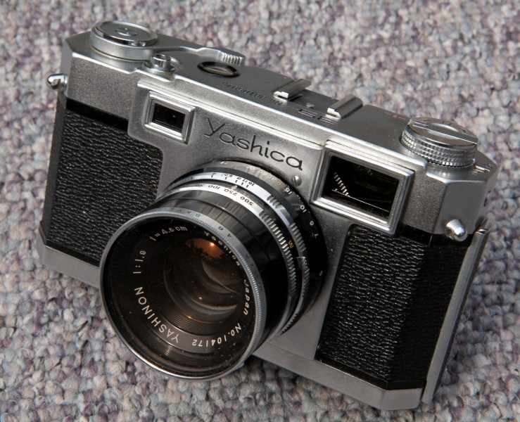 Yashica 35 Yashinon 1.1.9 45 mm rangefinder