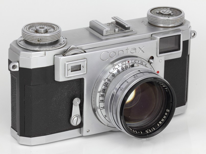 Zeiss Ikon Contax IIa (black dial) (13860469395)