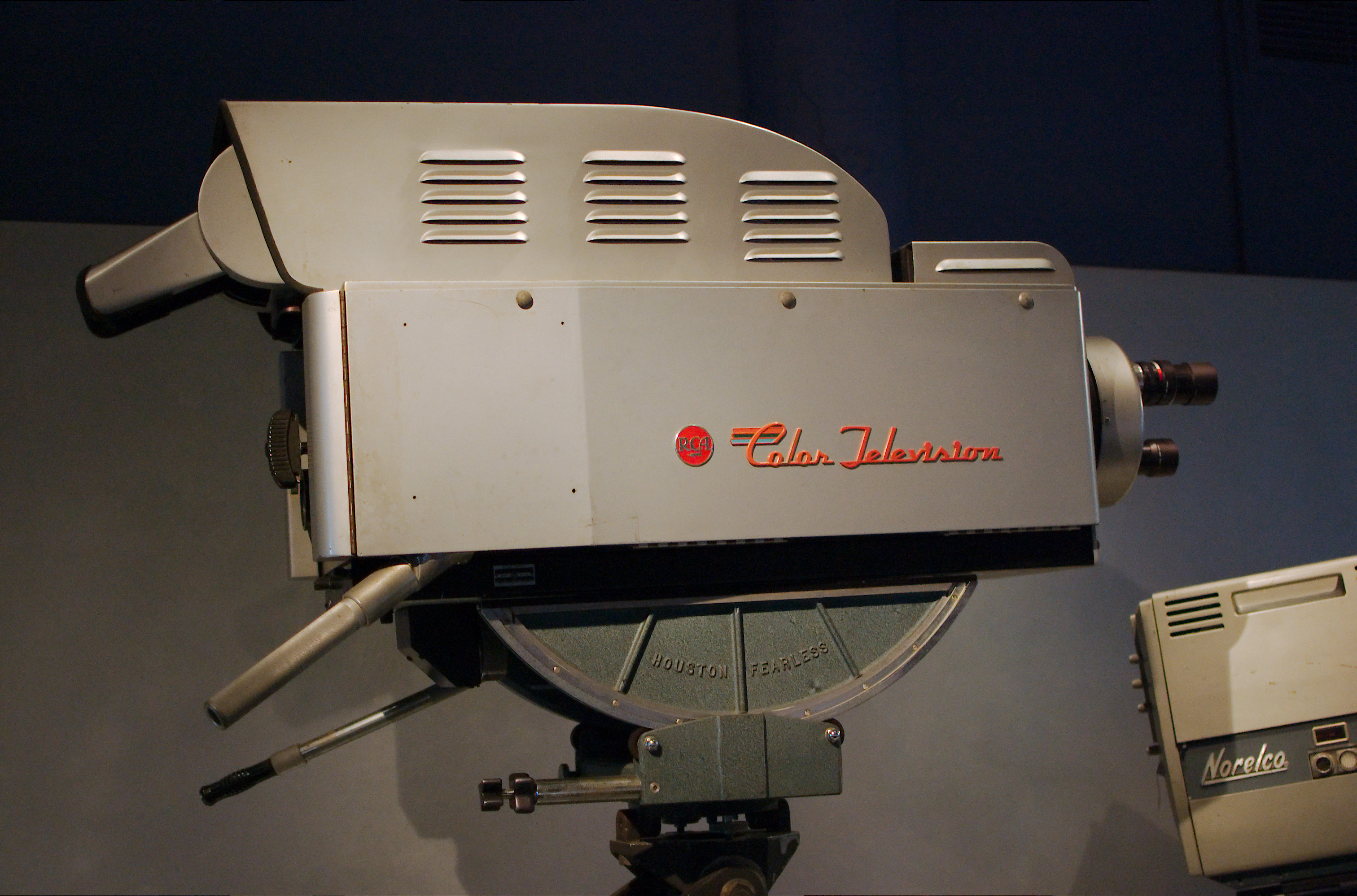 RCA Color Broadcast Camera TK-41C - 2