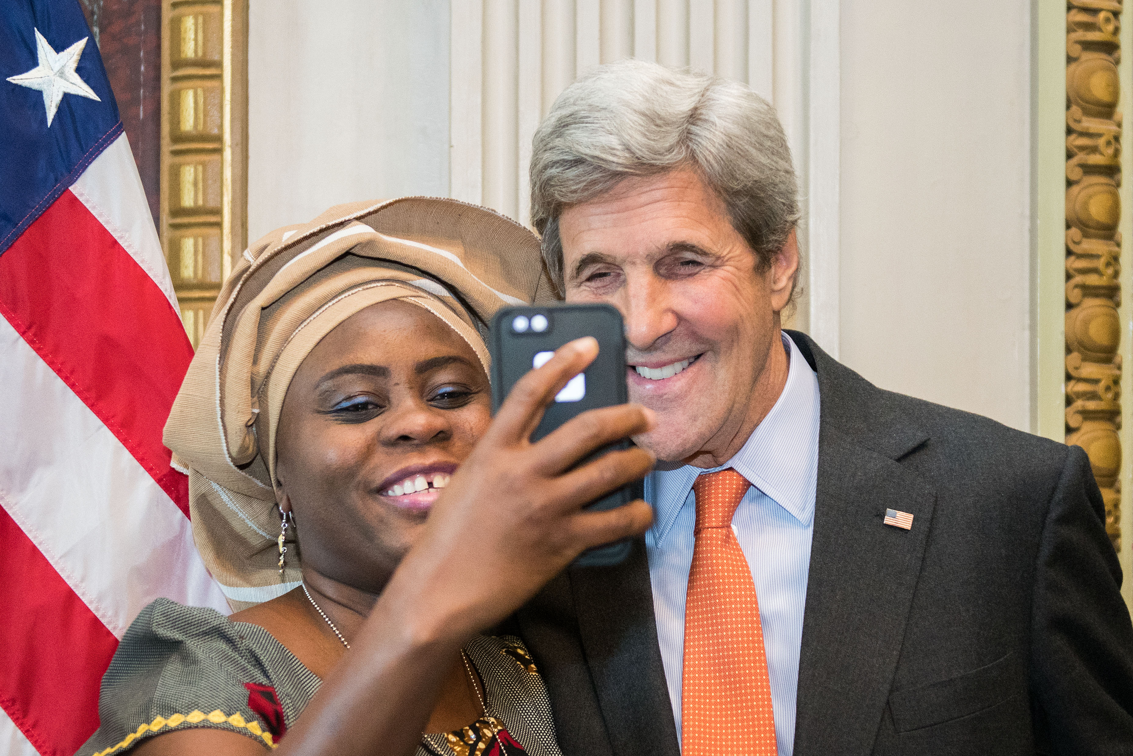 Secretary Kerry Takes a Selfie With an Honoree Committed to Ending Modern Slavery (30457236261)