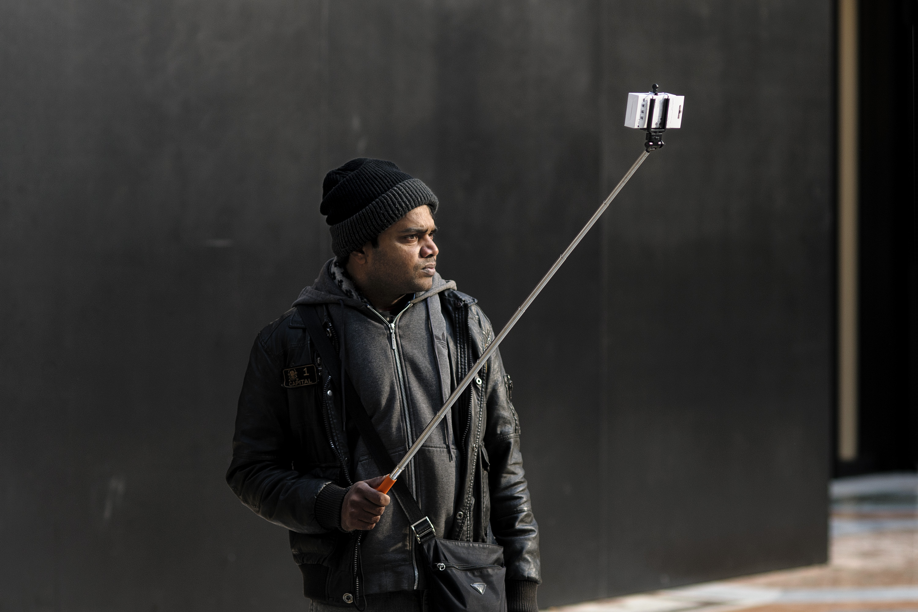 Selfie Stick seller (16235557282)
