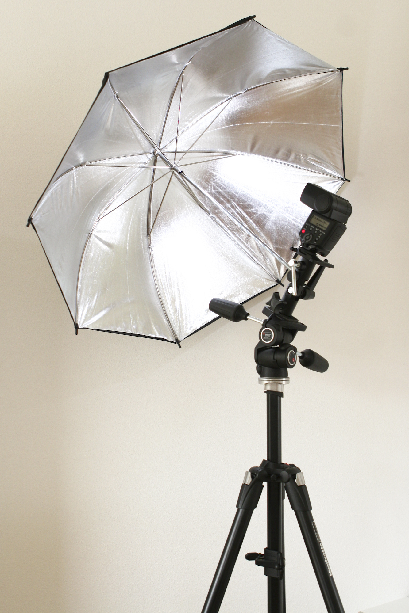Speedlite and Silver umbrella