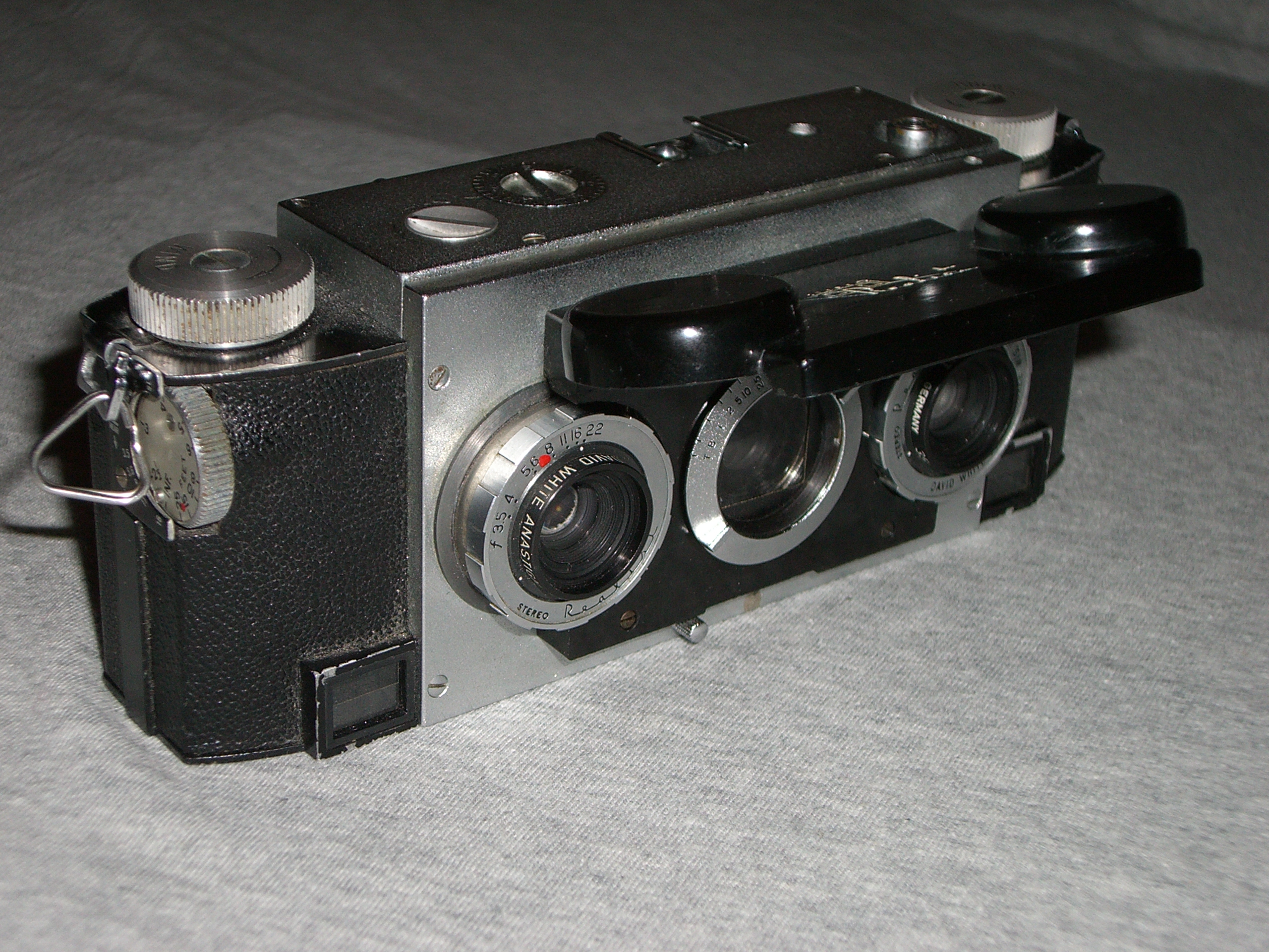 Stereo Realist
