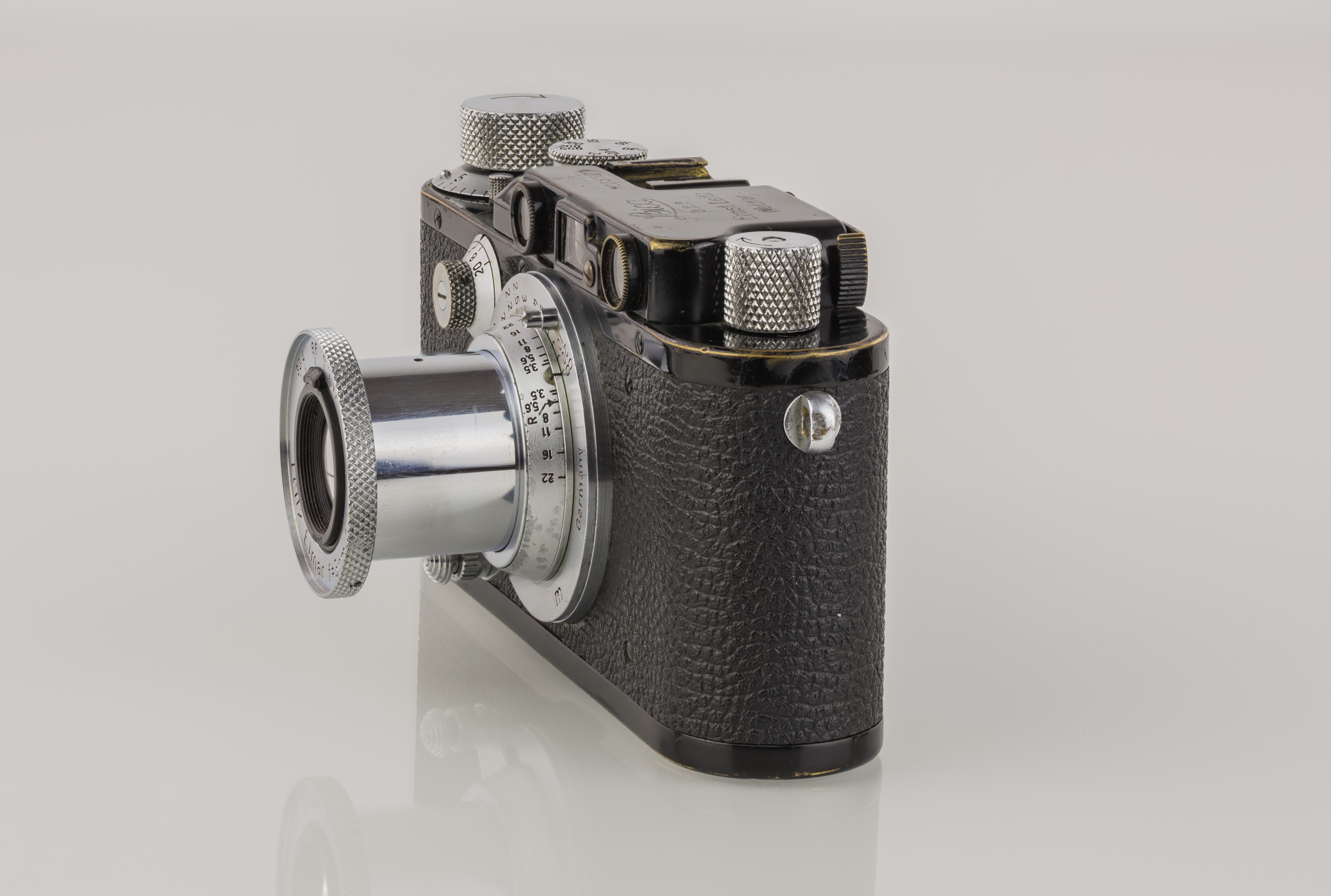 LEI0221 199 Leica III schwarz Umbau von Leica I - Sn. 25629 1930-M39 side view-6498 hf