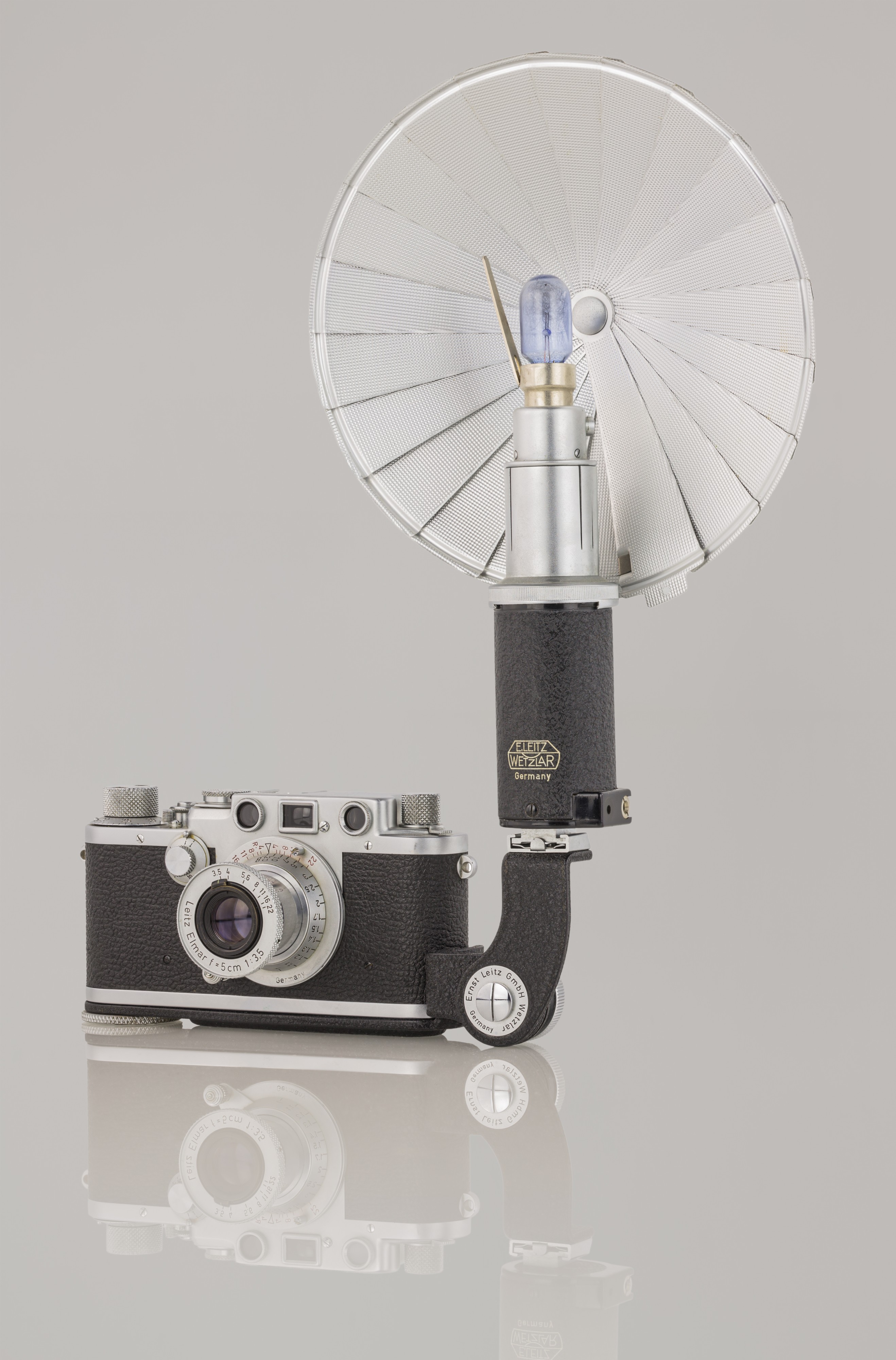LEI0440 19o Leica IIIf chrom - Sn. 580566 1951-52-M39 front view mit Stabblitzleuchte-6627 hf