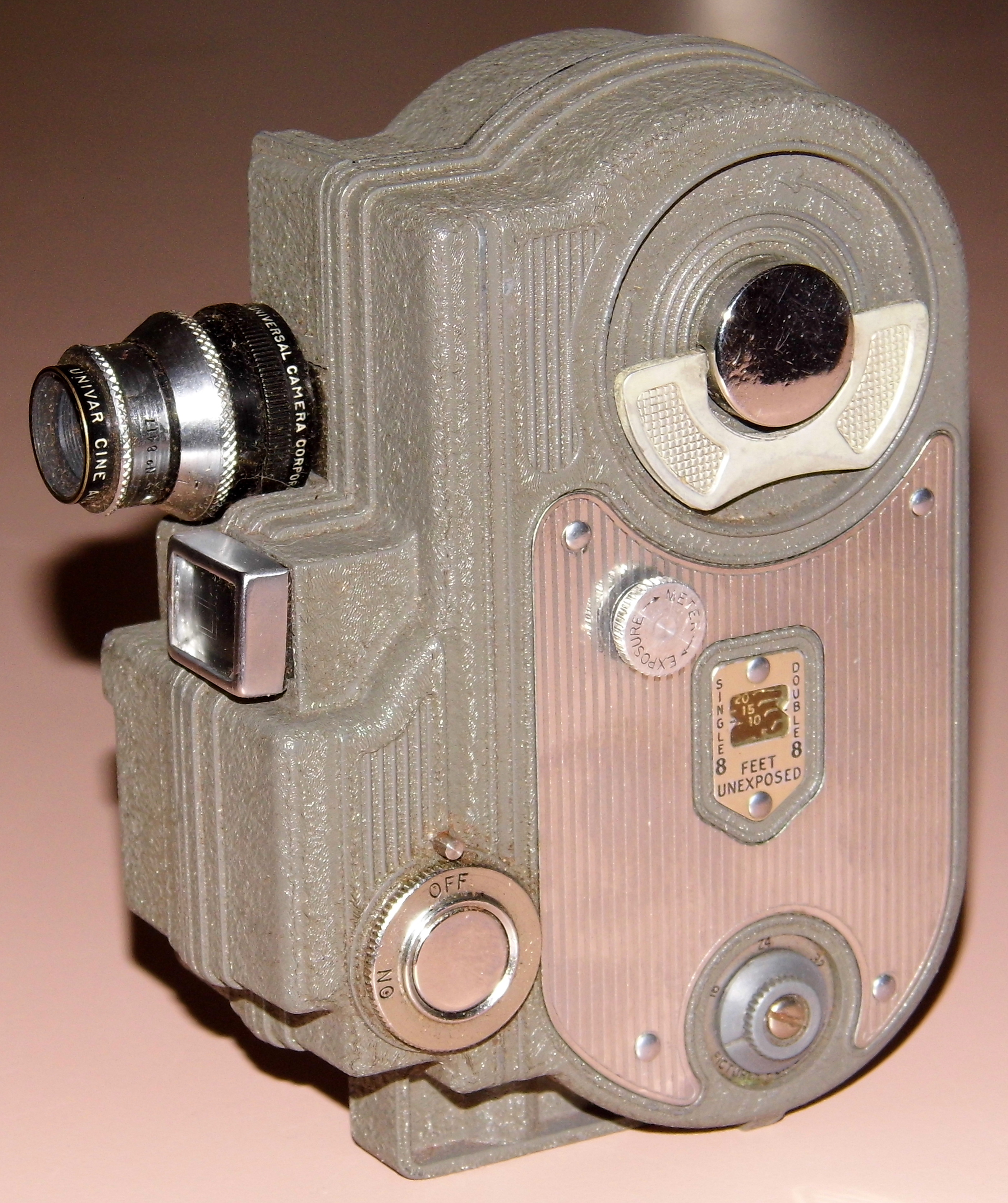 Vintage Cinnemaster II 8mm Movie Camera, Model G-8, Universal Camera Corporation, Made In USA, Very Small And Easy To Hold But Heavy, Circa 1946 (13295952233)