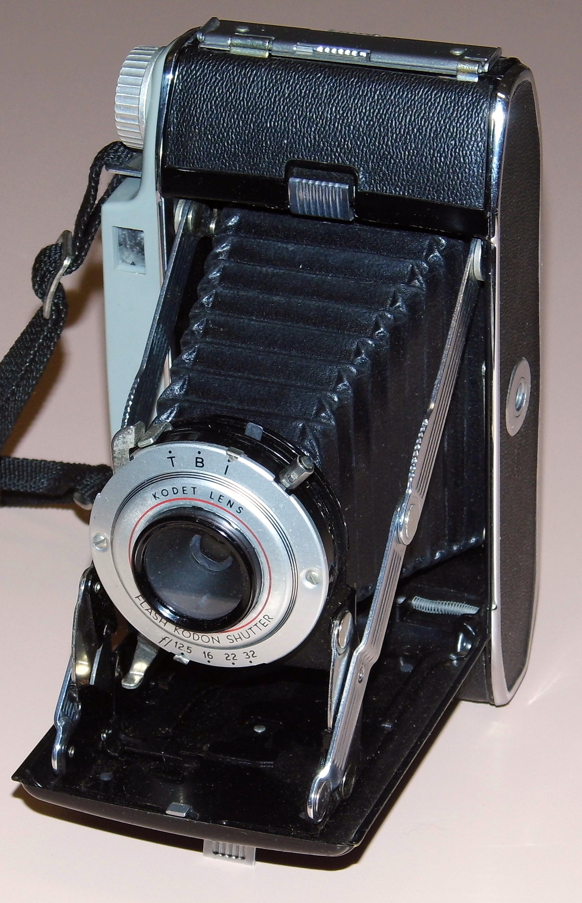 Vintage Kodak Tourist II Folding Camera, Made In USA, Die Cast Aluminum Body, Circa 1951 - 1958 (13581681893)