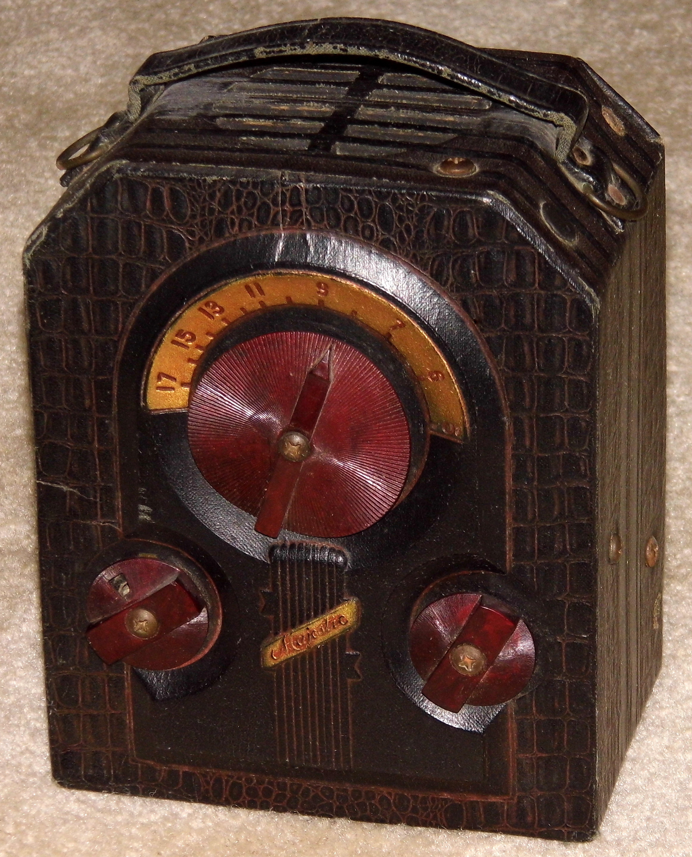 Vintage Majestic Camera-Style Portable Radio, Model 130, Broadcast Band Only (MW), 3 Tubes, Battery Powered, Made In USA, Circa 1939 (14701105659)