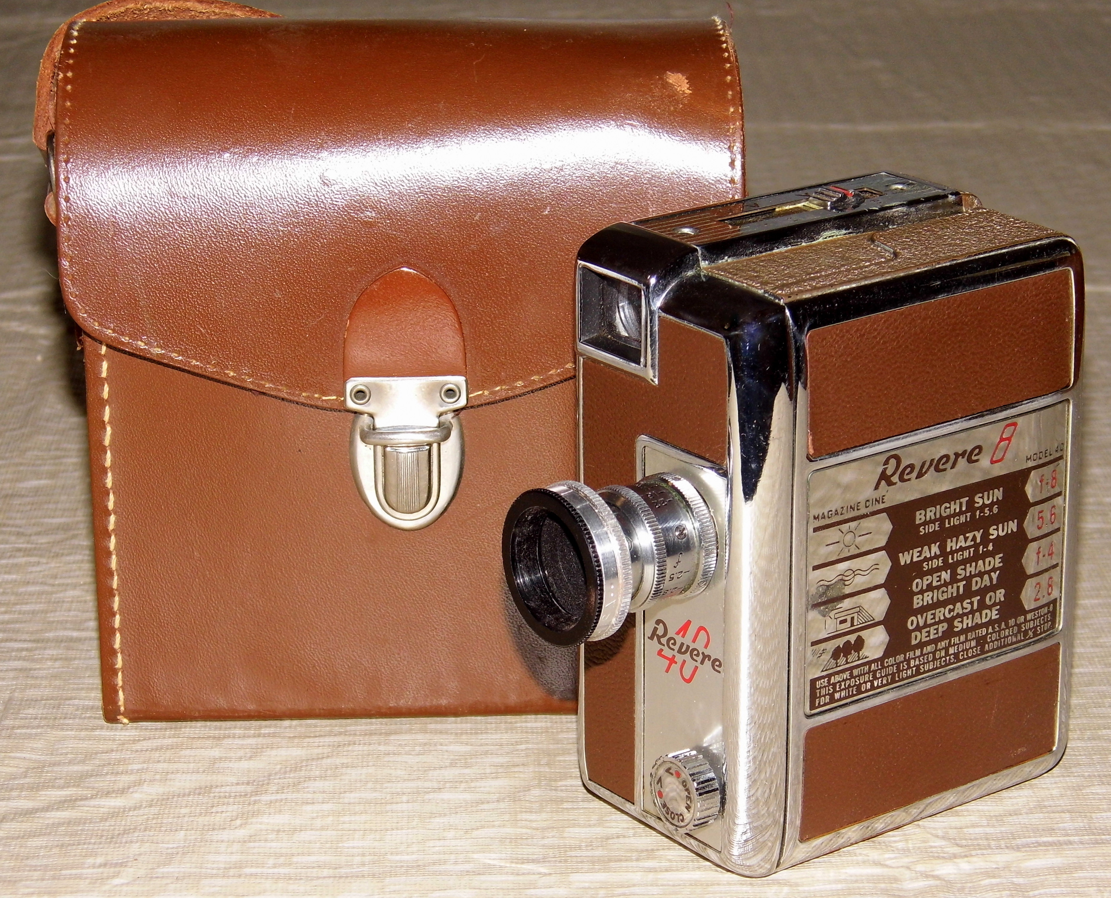 Vintage Revere 8mm Movie Camera, Model 40, Magazine Load, Made In USA, A Compact And Well-Built Camera, Circa 1951 (13292295625)