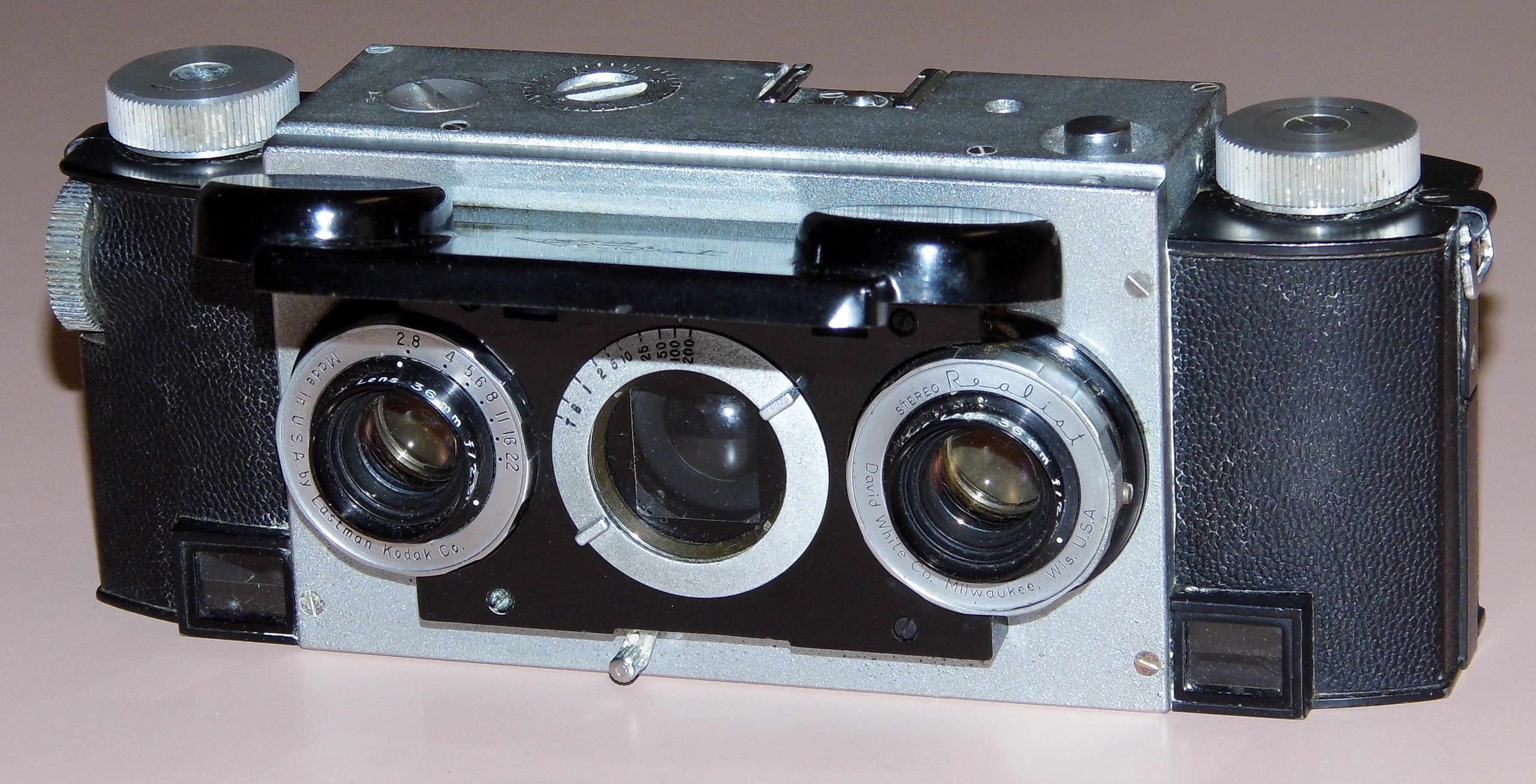 Vintage Stereo Realist 2.8 Camera, Model 1042 (13536476343)