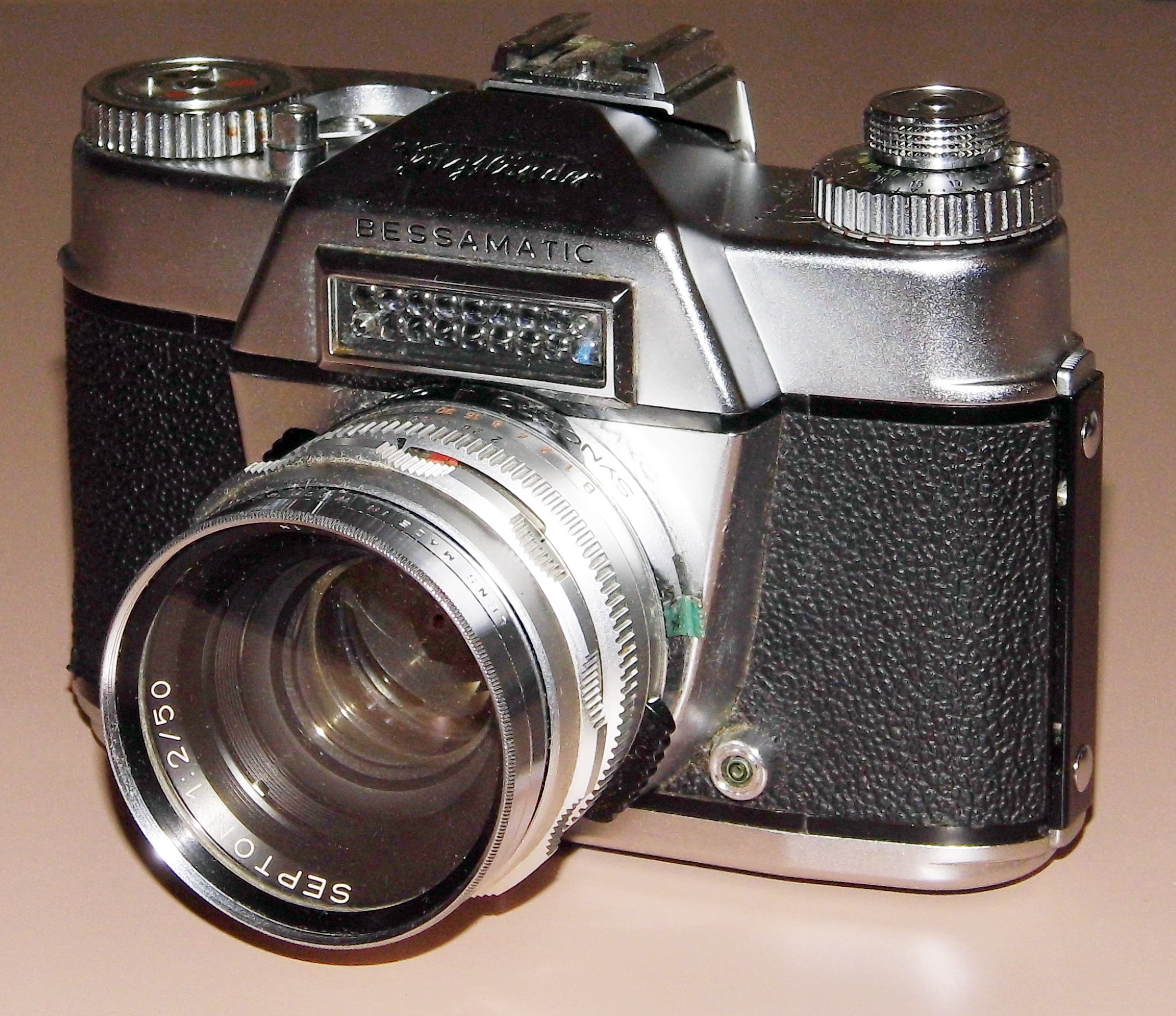 Vintage Voigtlander Bessamatic 35mm SLR Film Camera, Made In West Germany, Circa 1959 (13470957344)