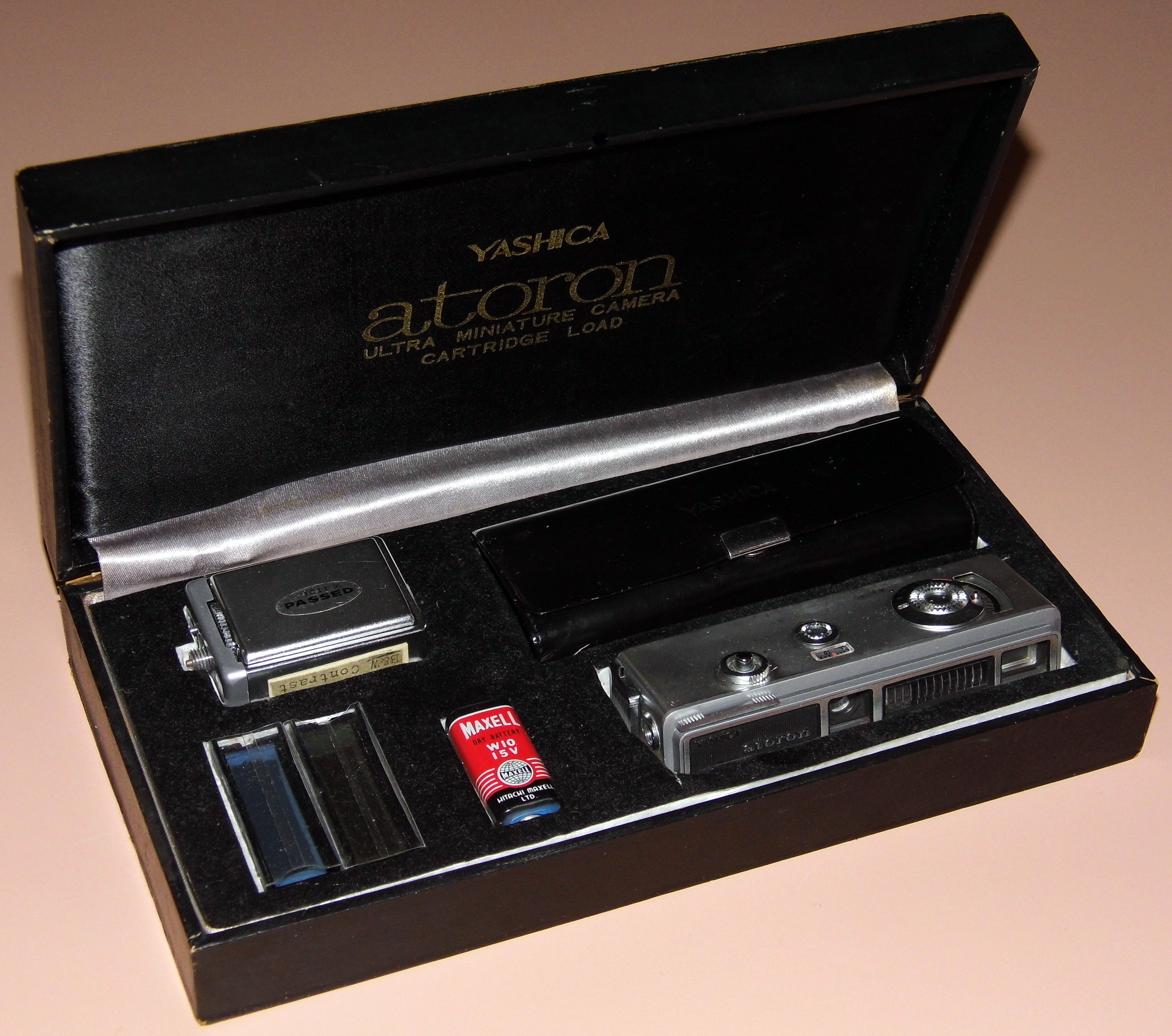 Vintage Yashica Atoron Ultra Miniature Camera, Cartridge Load, Made In Japan, Circa 1972 (15781362684)