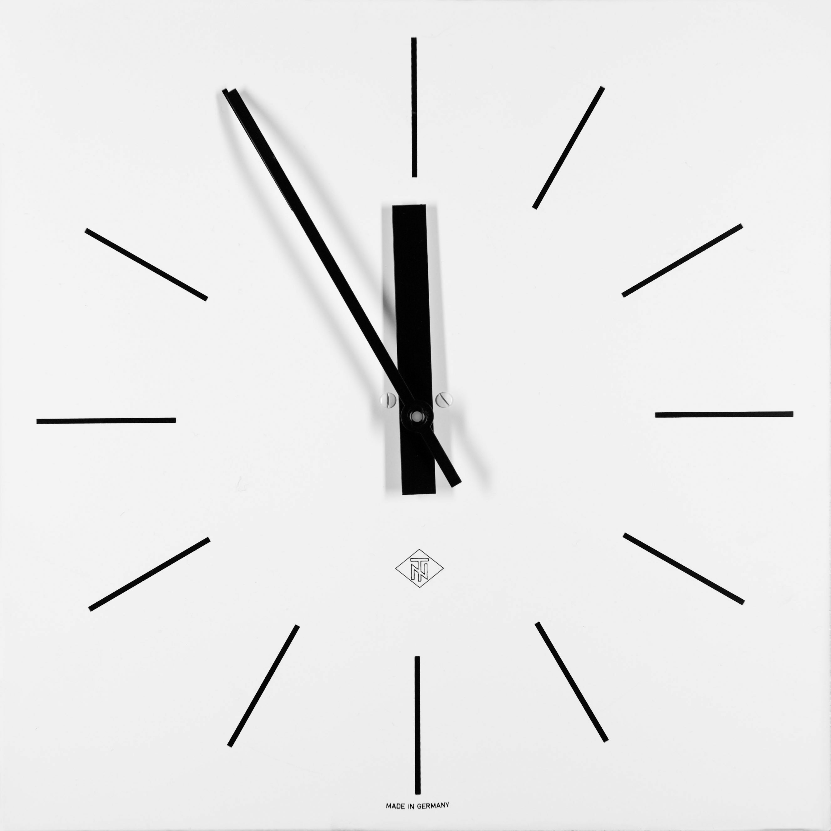 TN-wall-clock hg