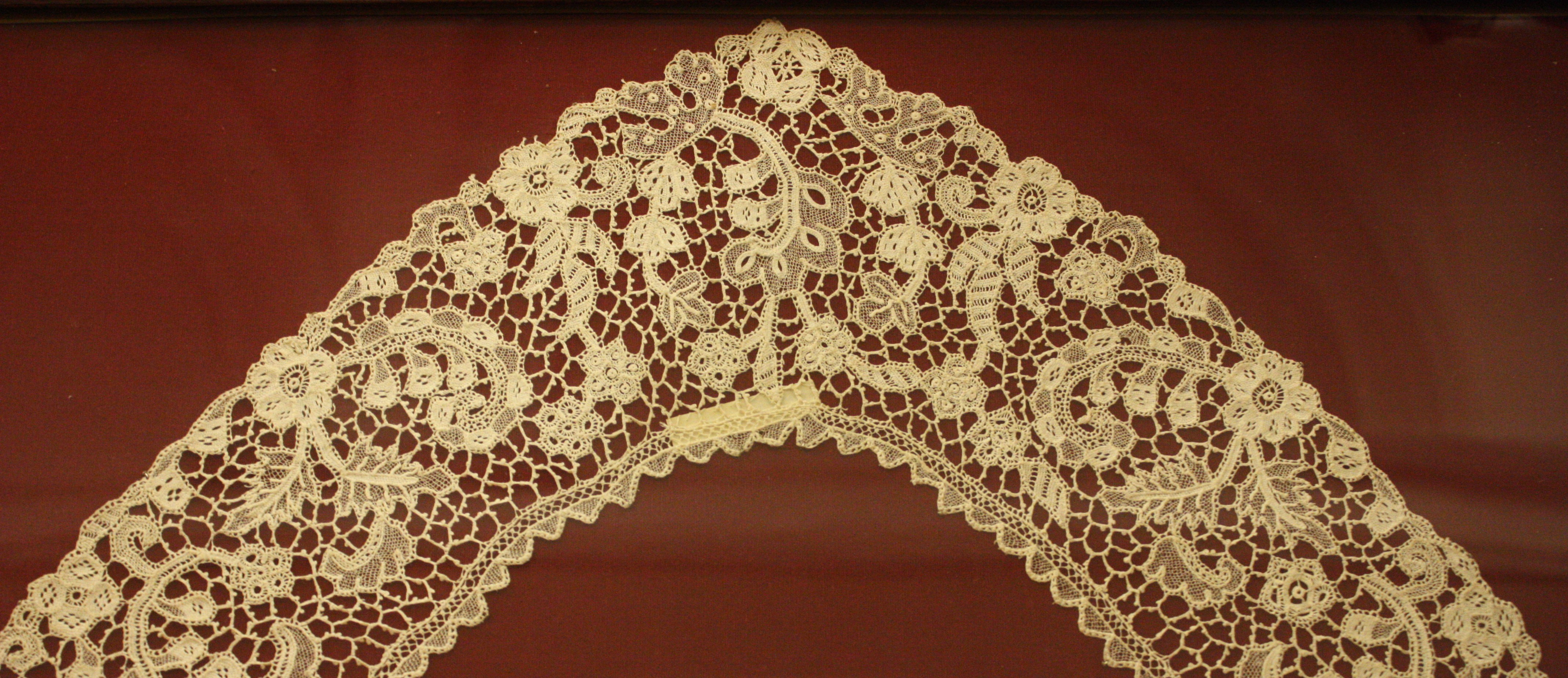 BLW Lace Collar 