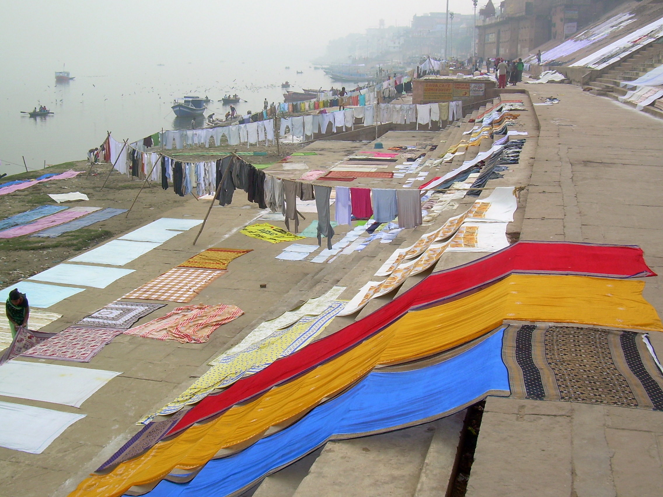 India - Varanasi - 028 - laundry on the ghats (2147078128)