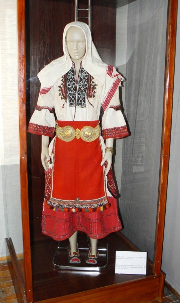 Burgas-Ethnographic-museum-female-wedding-costume-Koufalia