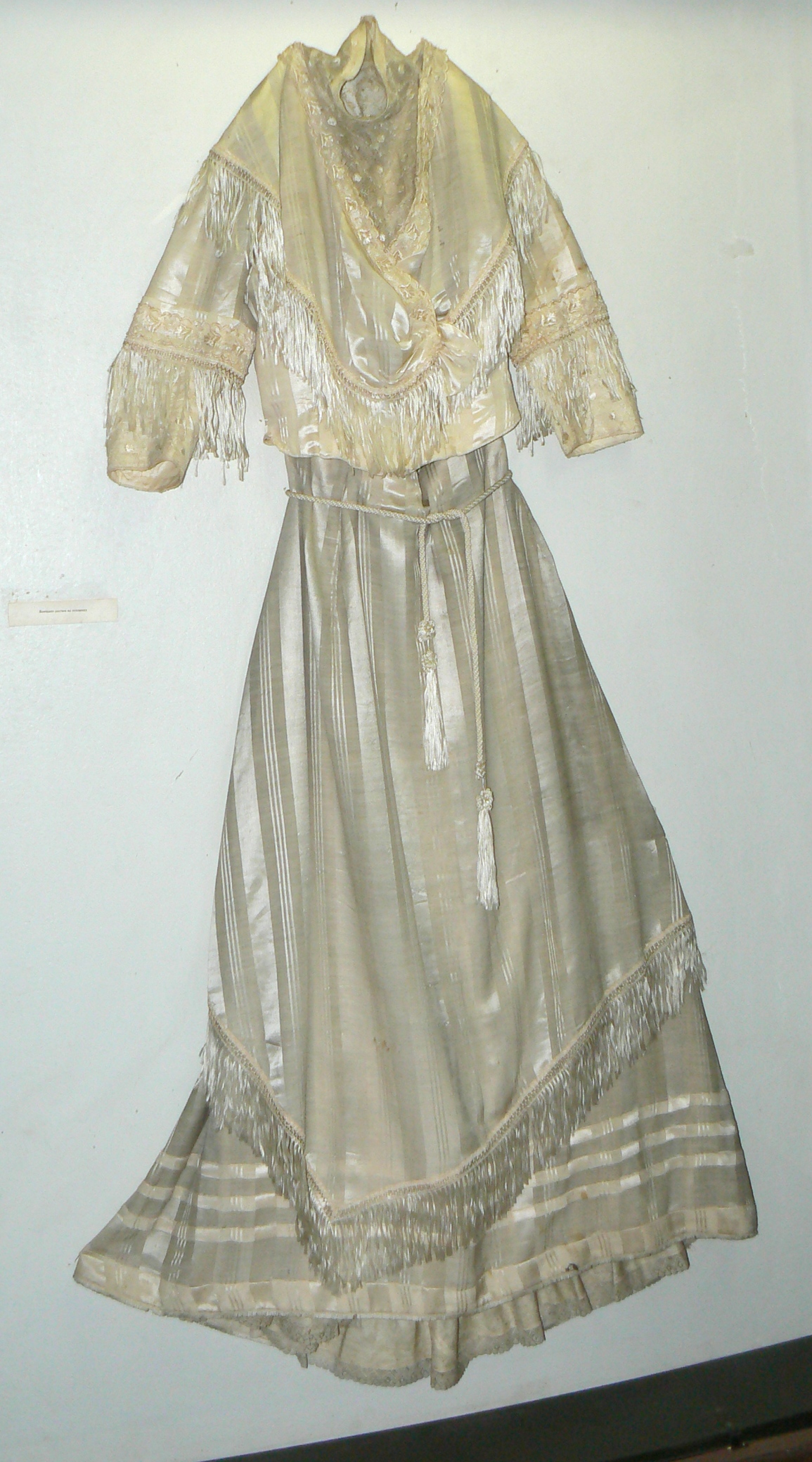 Teteven-History-museum-bridal-wear-Teteven-1