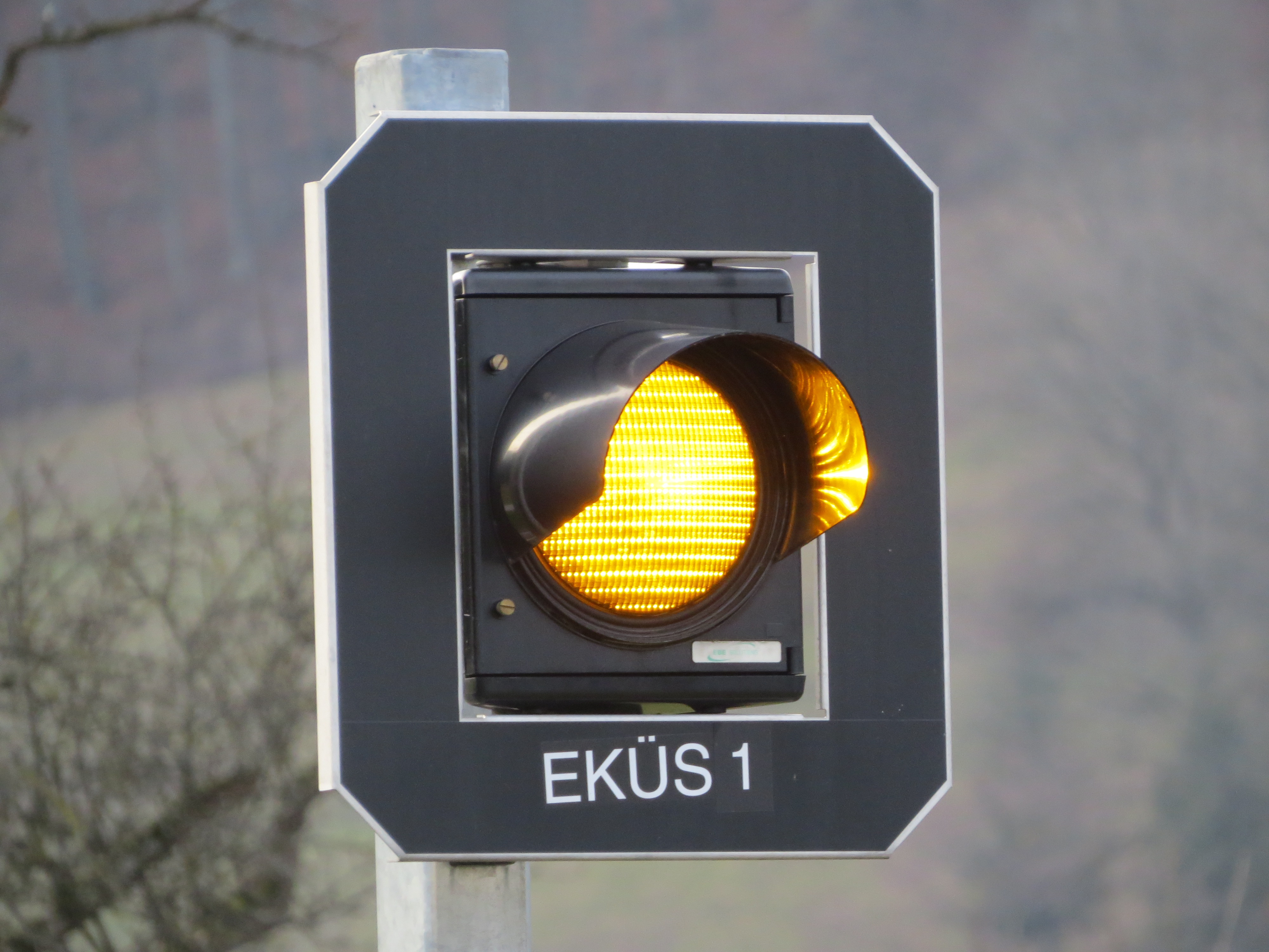 2018-01-28 (234) Railway crossing monitoring signal (EKÜS 1) for the Mariazellerbahn at Schloßgegend in Kirchberg an der Pielach