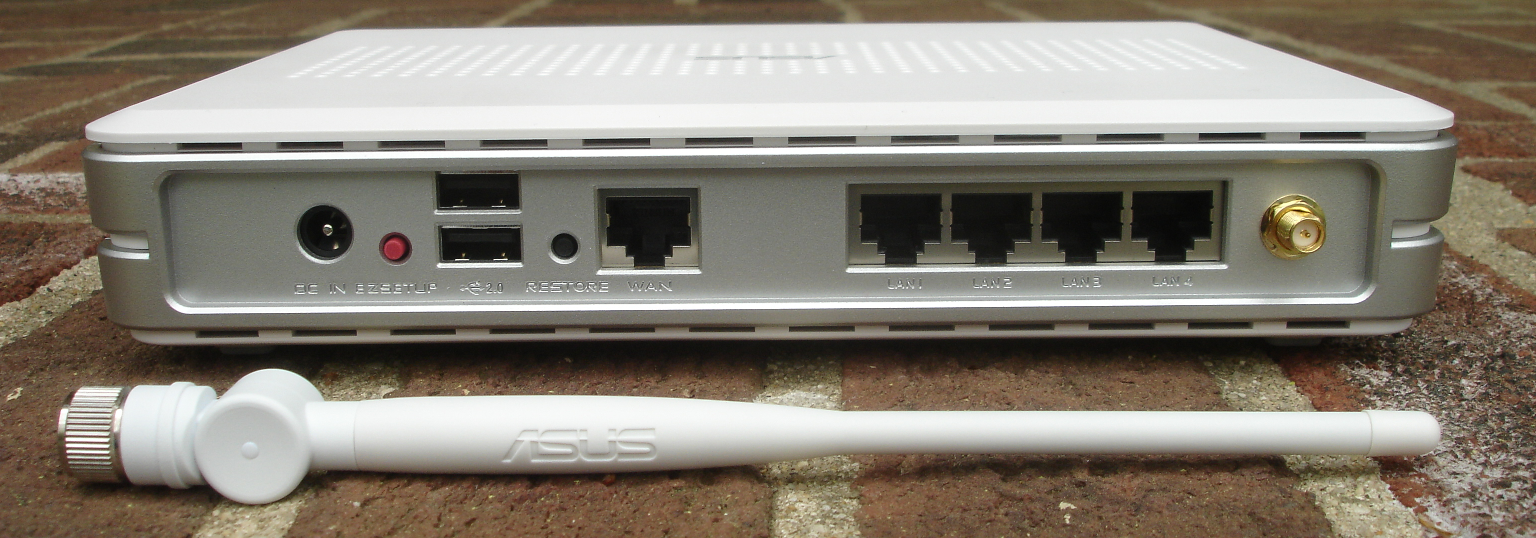 Asus WL-500G Premium rear
