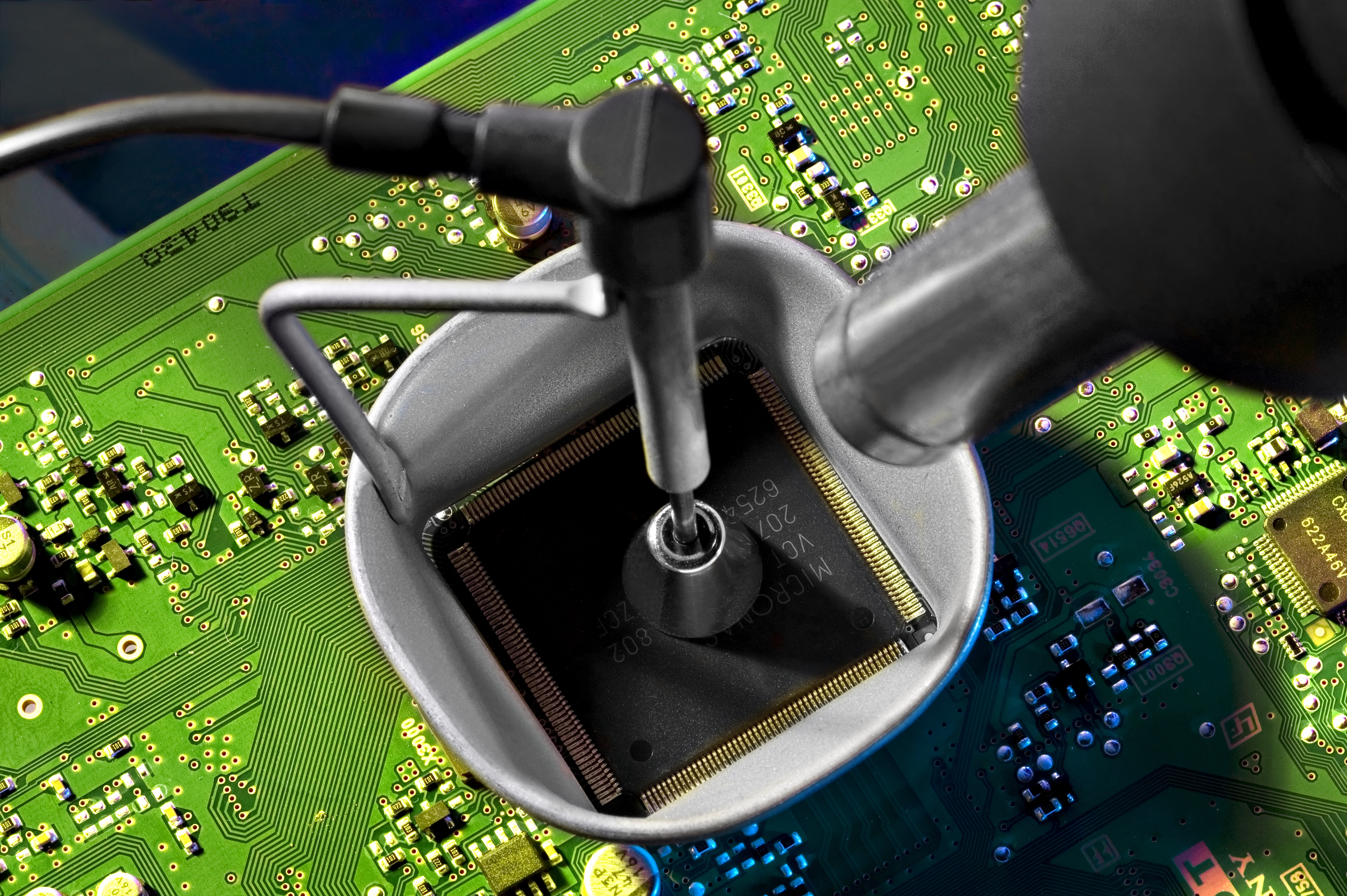 Desoldering with hot air