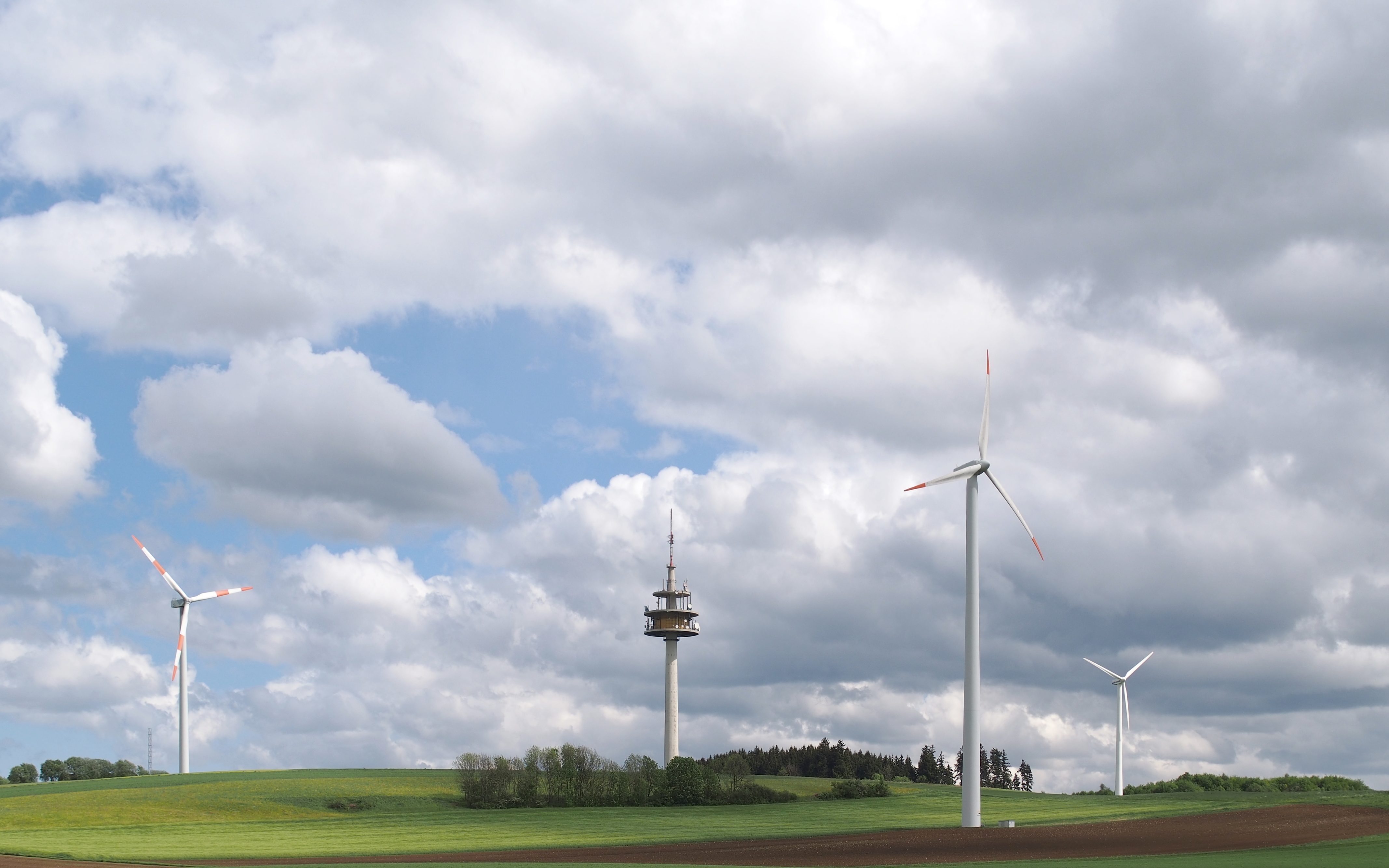 Fernmeldeturm Schnittlingen und Windräder