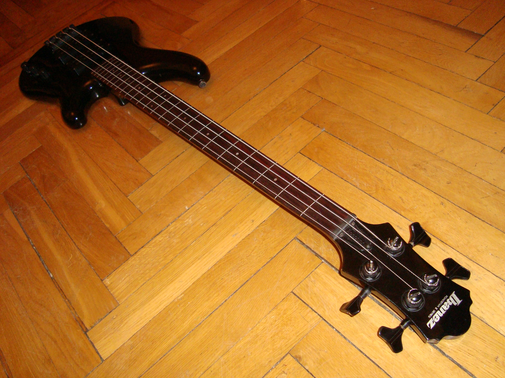 Ibanez Roadstar fretless 4
