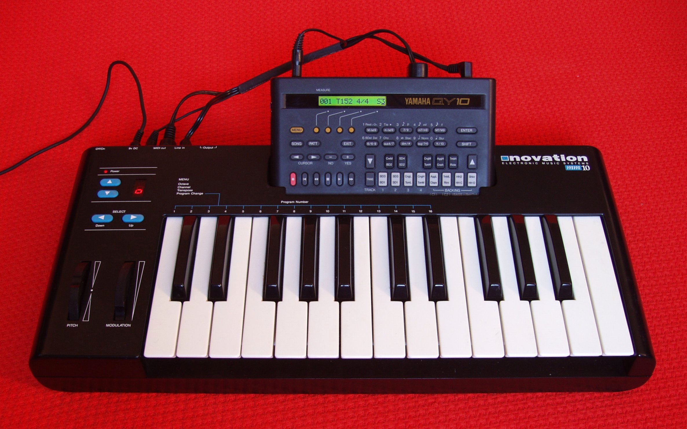 Novation-MM10 Yamaha-QY10