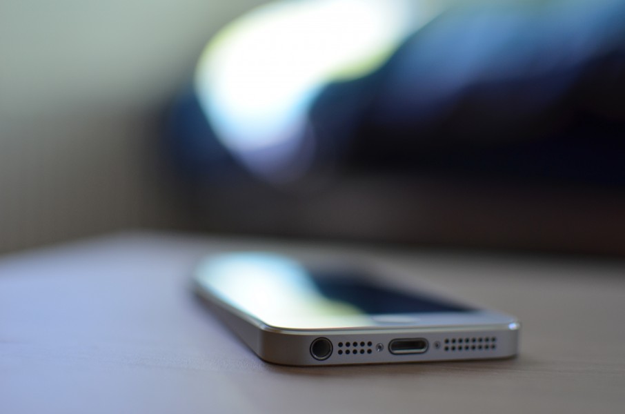 Apple-iphone-technology-blur (23698642934)