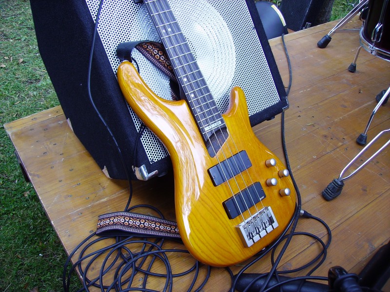 Cort Artisan Bass guitar and amplifier