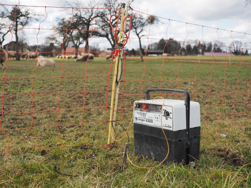 Electric-fence-charger