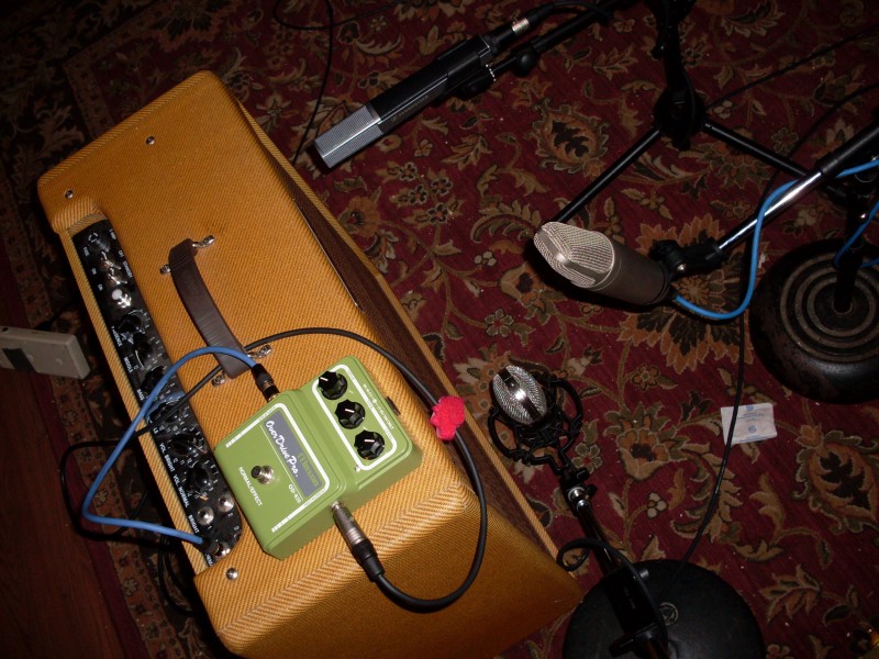 Fender Bassman RI miked up with a Cascade Fat Head, Sennheiser MD 441, and RODE NT1, Recording Fischer, Compound Recordings, January 2008