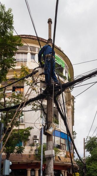 Reparación eléctrica, Ciudad Ho Chi Minh, Vietnam, 2013-08-14, DD 02