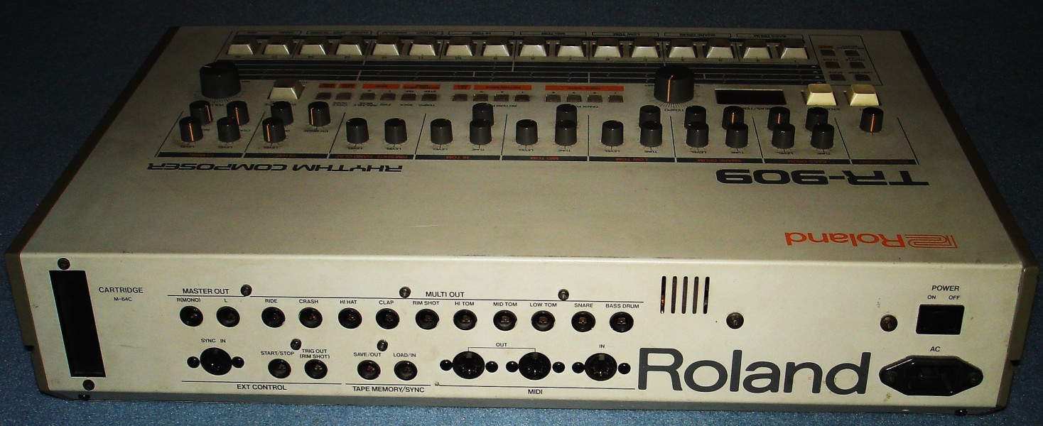 RolandTR-909-rear