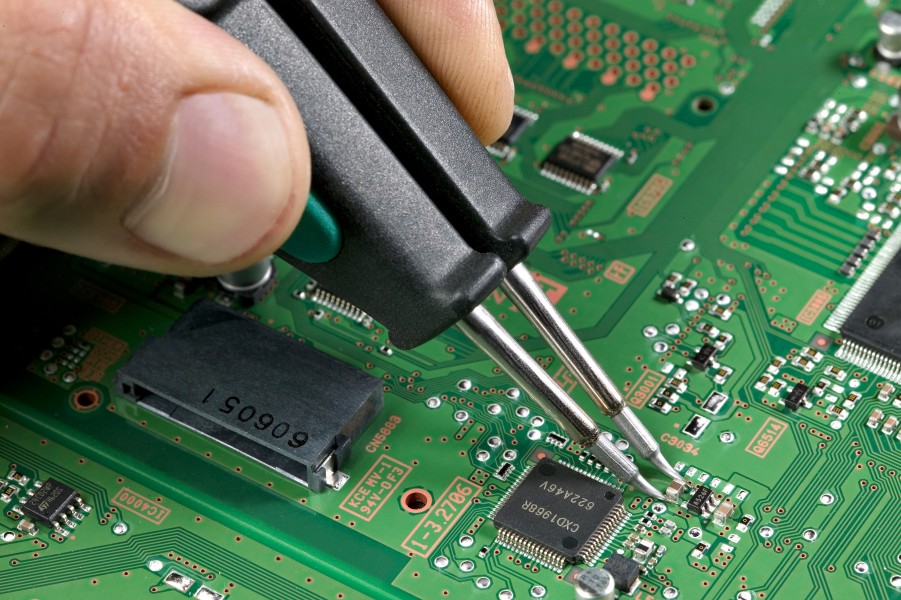 Soldering a 0805