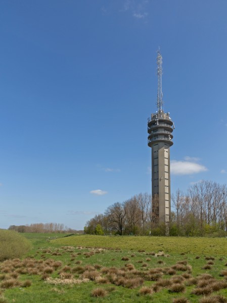 Tussen Haren en Dieden, de Alticom-toren aan de Ravensteinsedijk foto9 2016-04-20 12.19