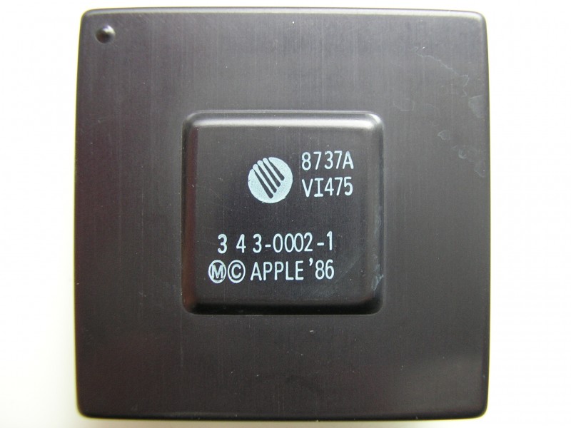 VLSI VI475 HMMU chip from an Apple Macintosh II - front
