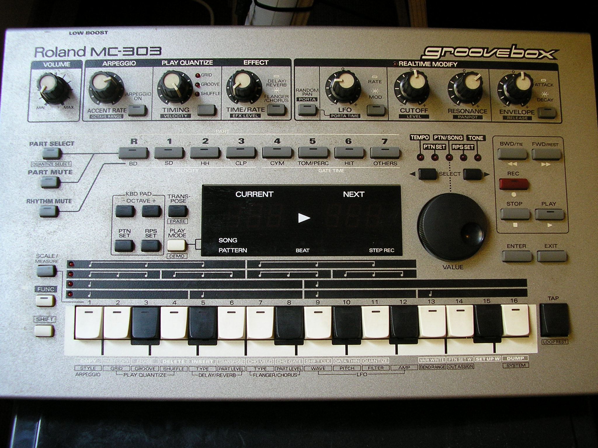 ROLAND MC303