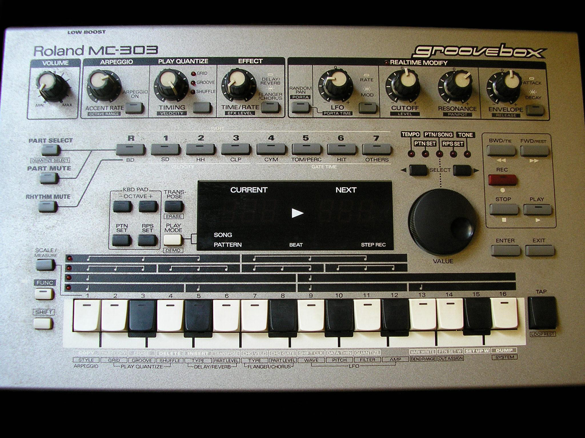 ROLAND MC303a