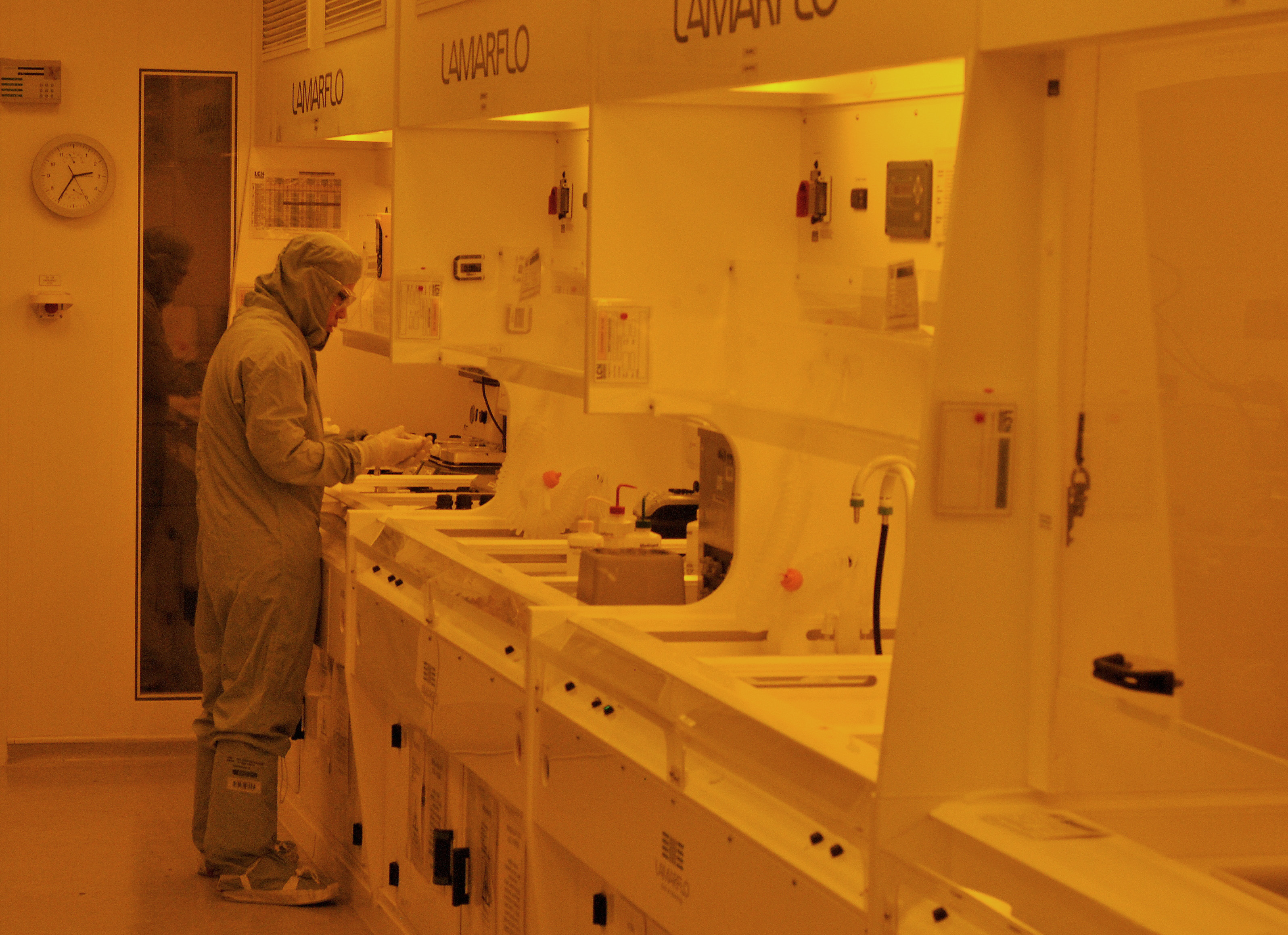 Scientist in the LCN cleanroom photolithography lab