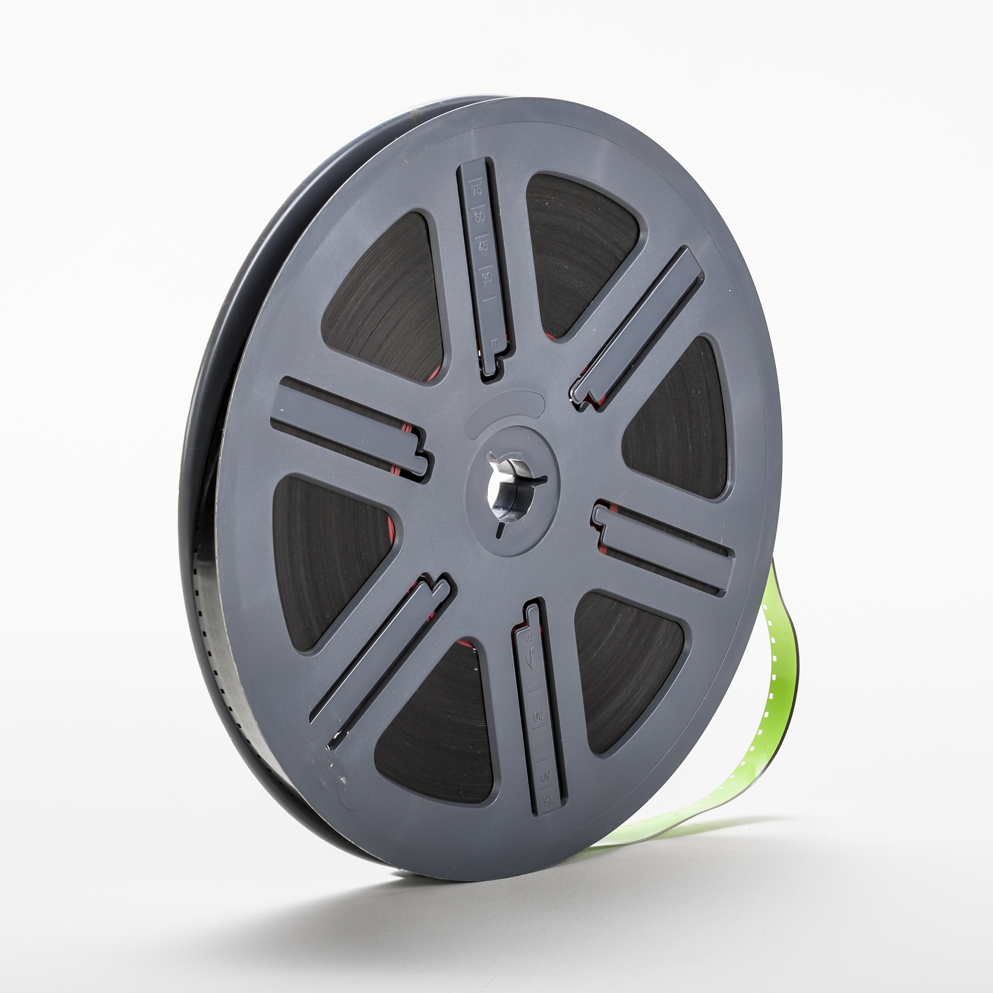 Super-8-mm-film-on-a-spool-02