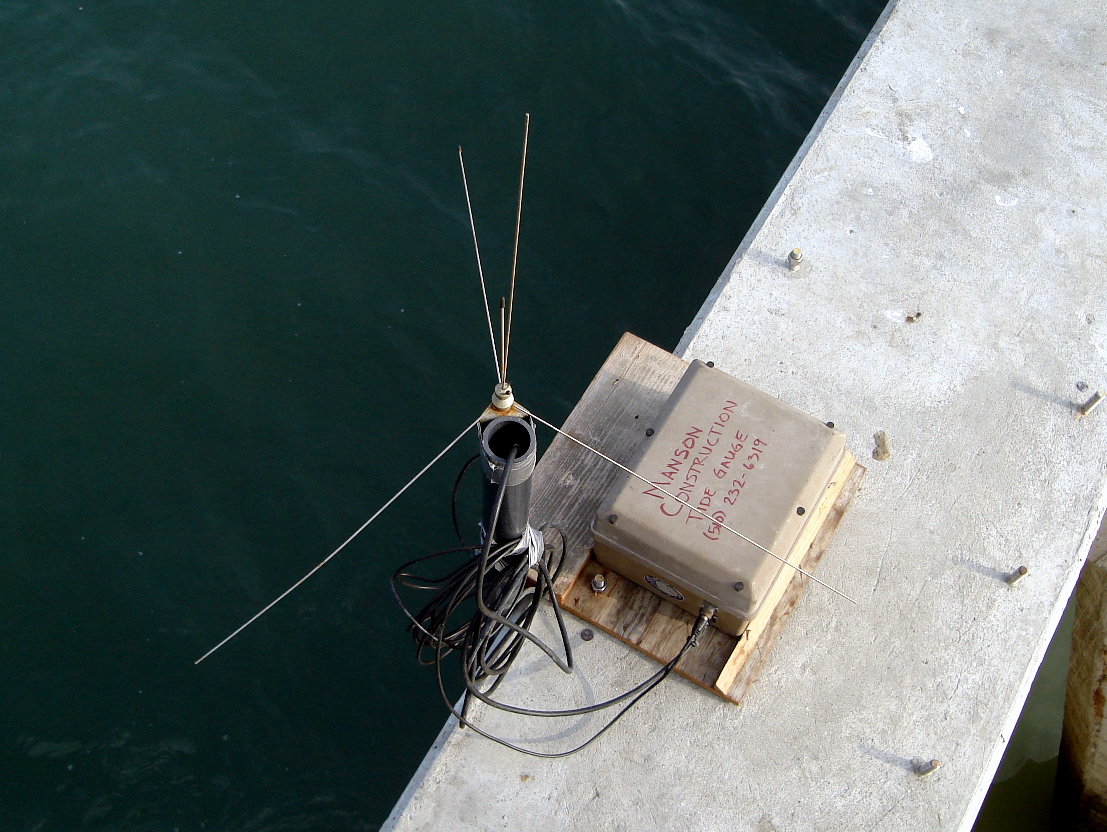 Tide gauge 01