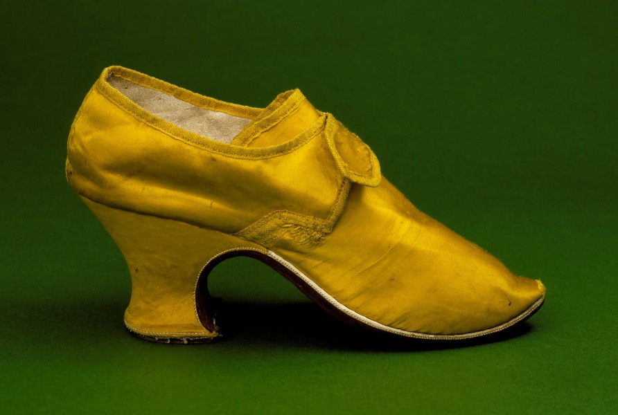 Woman's yellow silk shoes 1760s