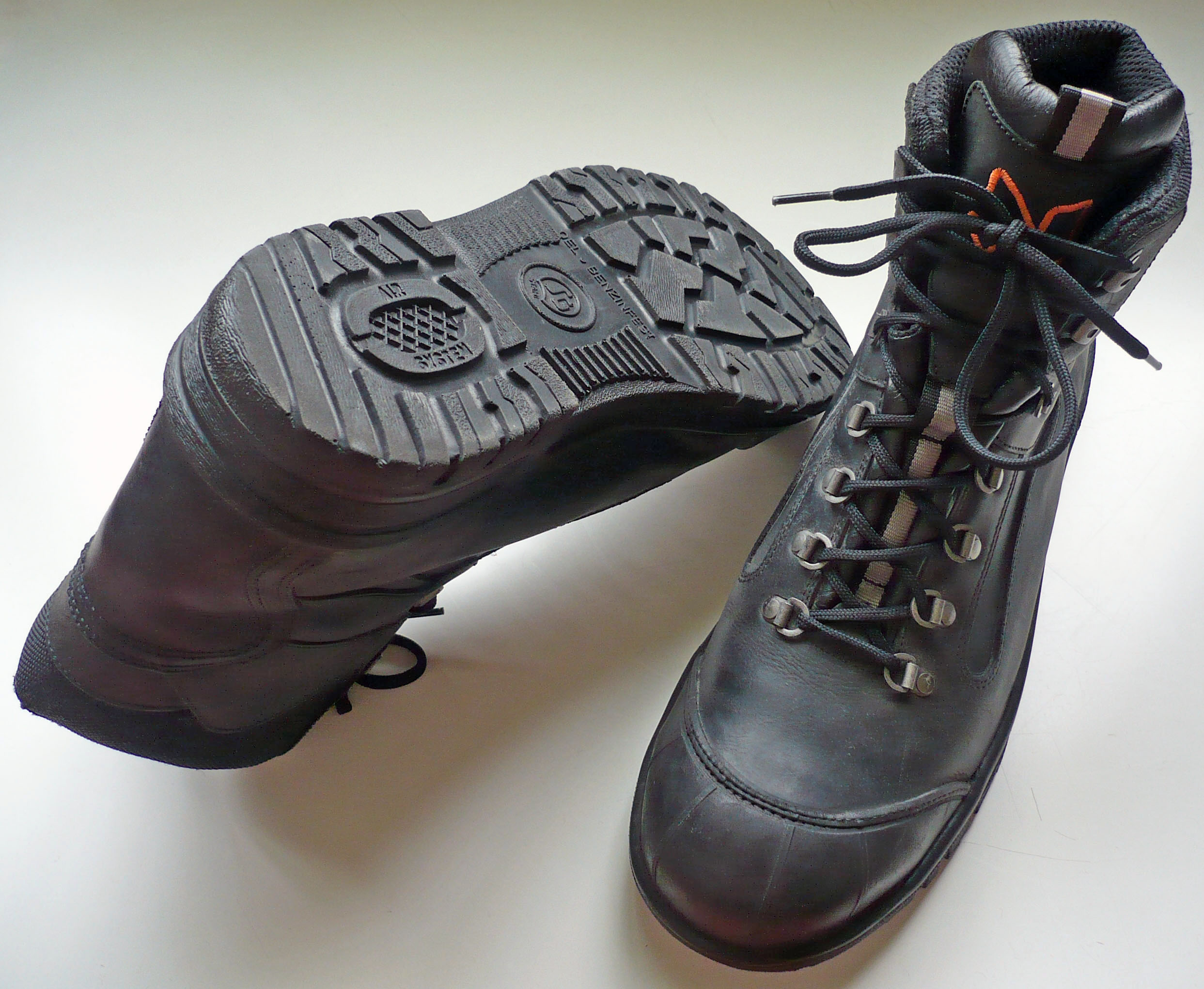 S3 safety footwear